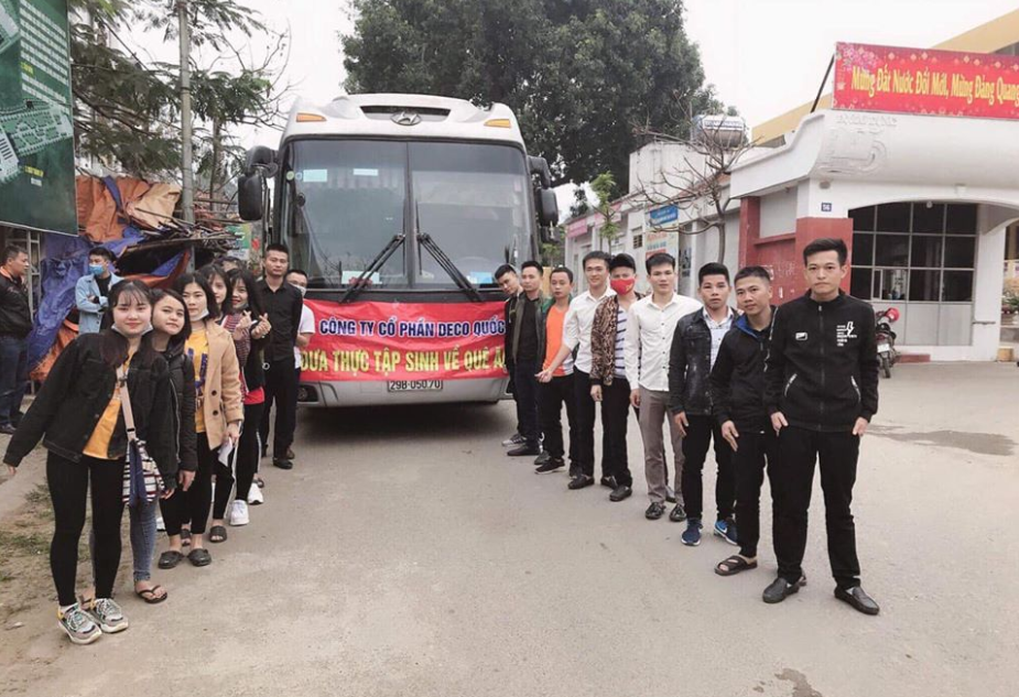 Các bạn thực tập sinh được hỗ trợ xe về Quảng Bình