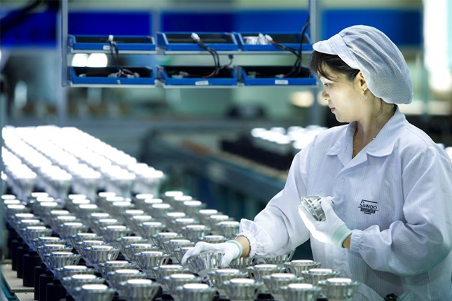 Tuyển 10 nữ sản xuất đèn LED - Đài Nam, Đài Loan