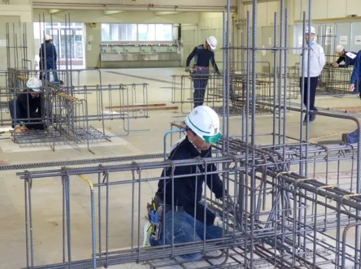 Đơn tuyển dụng 8 nam gia công cốt thép (cắt, uốn, buộc và các công việc liên quan đến cốt thép)