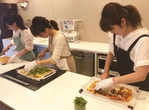 Đơn tuyển dụng 16 nữ chế biến gia công thức ăn kèm, chế biến thực phẩm ướp sẵn, đóng gói và sơ chế thực phẩm ăn sống tại siêu thị