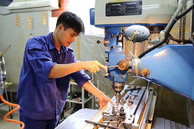 Đơn tuyển dụng 13 nam sản xuất ray thanh kéo – tăng ca 70h/tháng (Gia Nghĩa)