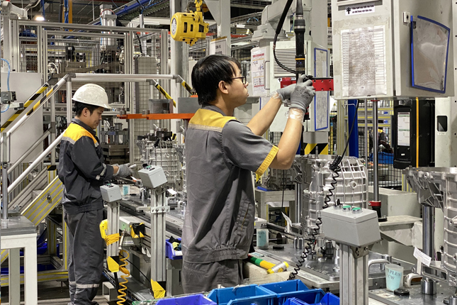 Tuyển 12 Nam sản xuất linh kiện ô tô – xe máy làm việc tại Cao Hùng (Đài Loan)