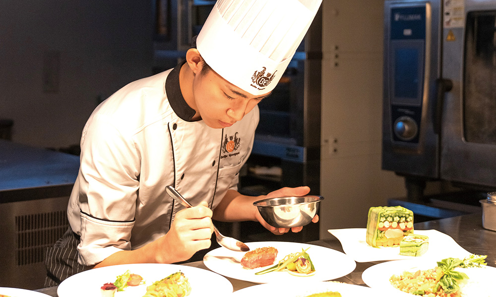 Đơn tuyển dụng 10 nam/nữ làm việc tại các nhà hàng lớn tại Nhật Bản