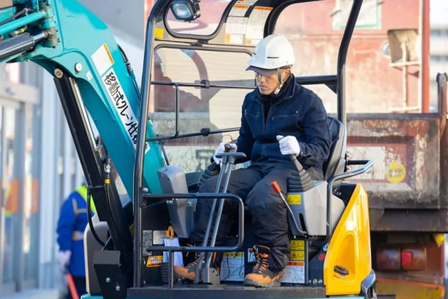 Đơn tuyển dụng 08 lao động lái máy xây dựng công trình – nhà máy