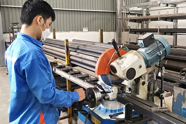 Đơn tuyển dụng 05 nam gia công kim loại – bay nhanh (Phong Nguyên, Đài Trung)