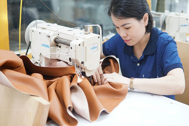 Đơn tuyển dụng 08 nữ may ghế sofa – xưởng nội thất (Đài Bắc)