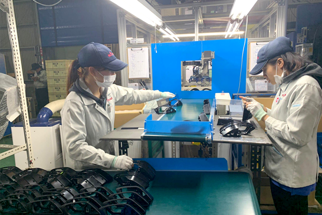 Tuyển 5 Nữ thao tác máy dập – in – nhựa làm việc tại Đài Trung (Đài Loan)