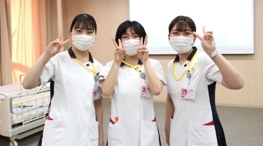 Đơn tuyển dụng 16 nữ, 6 nam thực tập sinh điều dưỡng – chăm sóc, hỗ trợ người cao tuổi