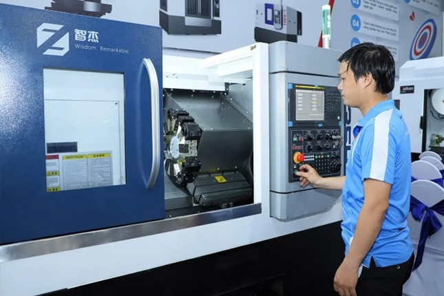 Tuyển 10 Nam vận hành máy CNC – cơ khí làm việc tại Đài Trung, Đài Loan
